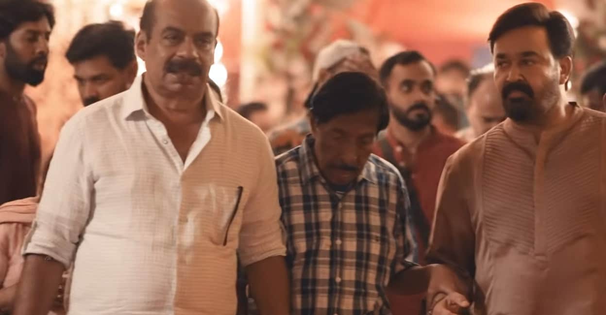 Mohanlal and Sathyan Anthikad with the late screenwriter-actcor Sreenivasan. Photo: YouTube/ Ashirvad Cinemas