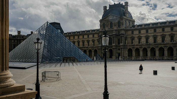 Louvre under pressure after disastrous year
