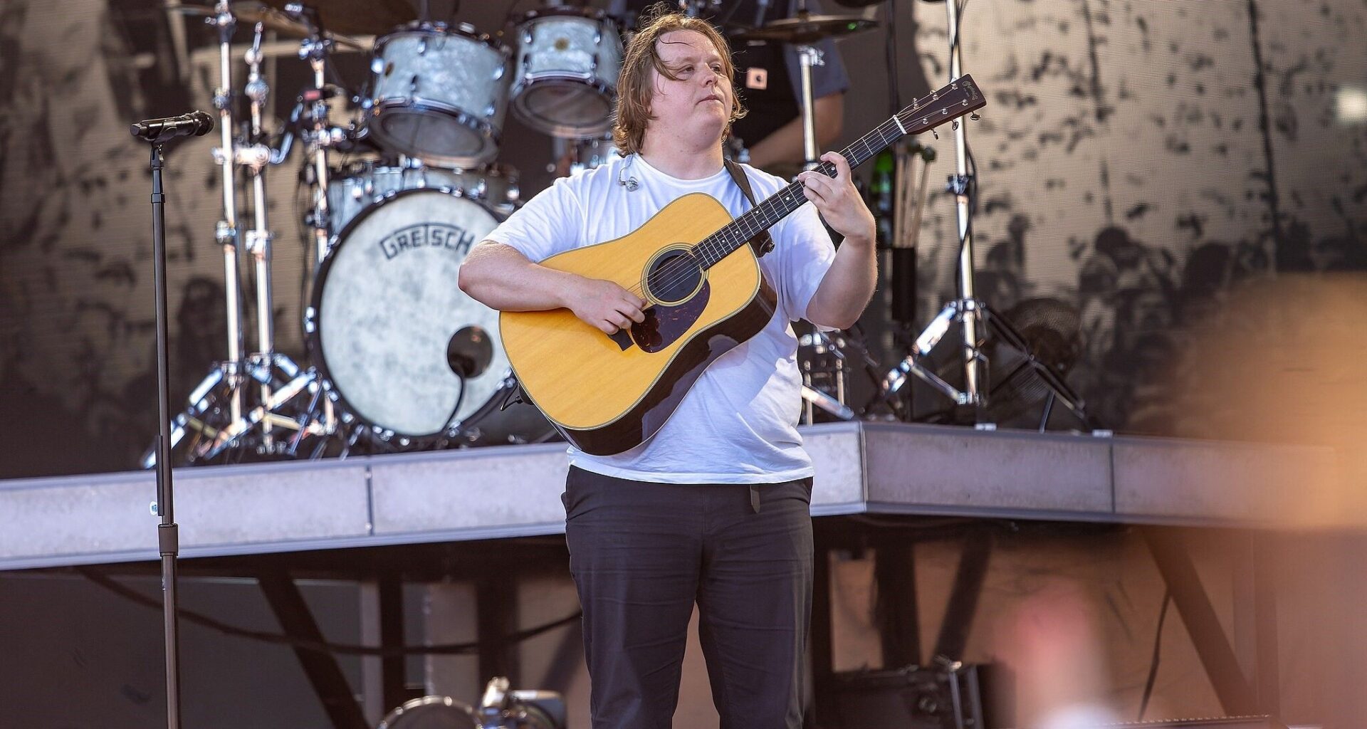 Lewis Capaldi and Taylor Swift Feud Rumour Debunked,…