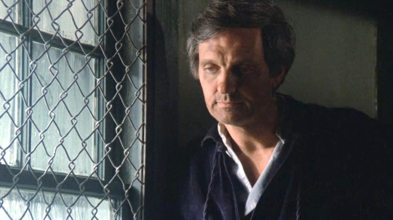 Alan Alda as Hawkeye Pierce in a psychiatric institution in MASH