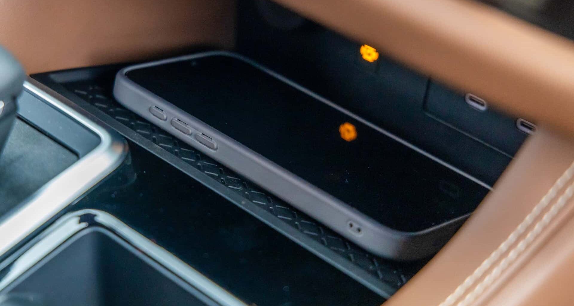 Finally, A Wireless Phone Charger That Doesn’t Suck