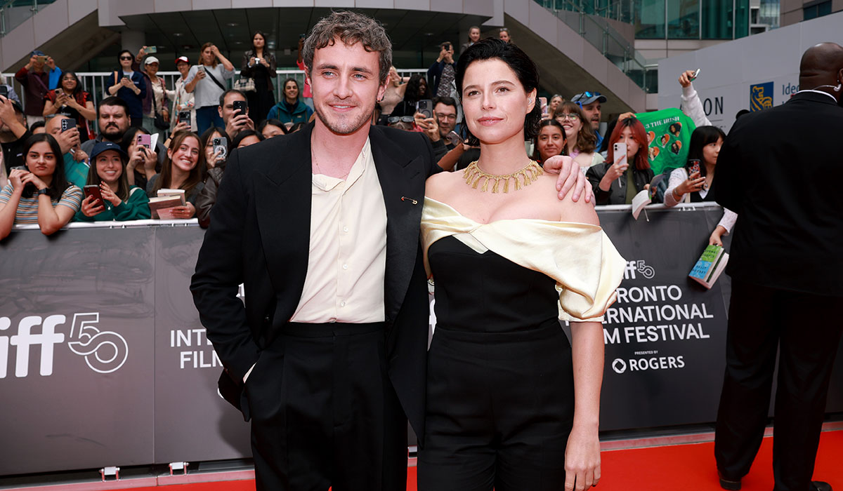 paul mescal and jessie buckley from Hamnet