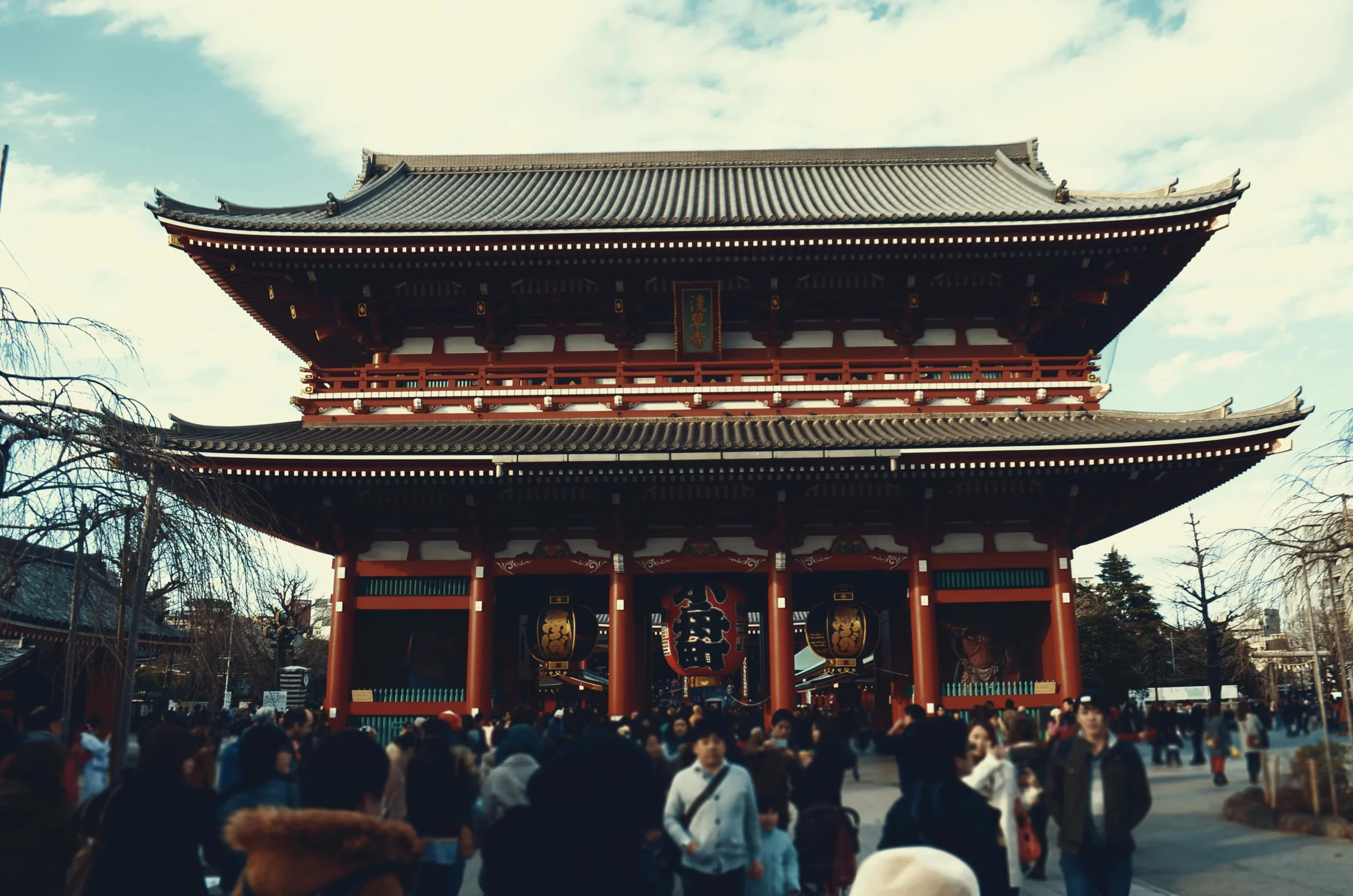 Tourists in front of Senso-ji Temple-Hozomon Gate in Tokyo, Japan