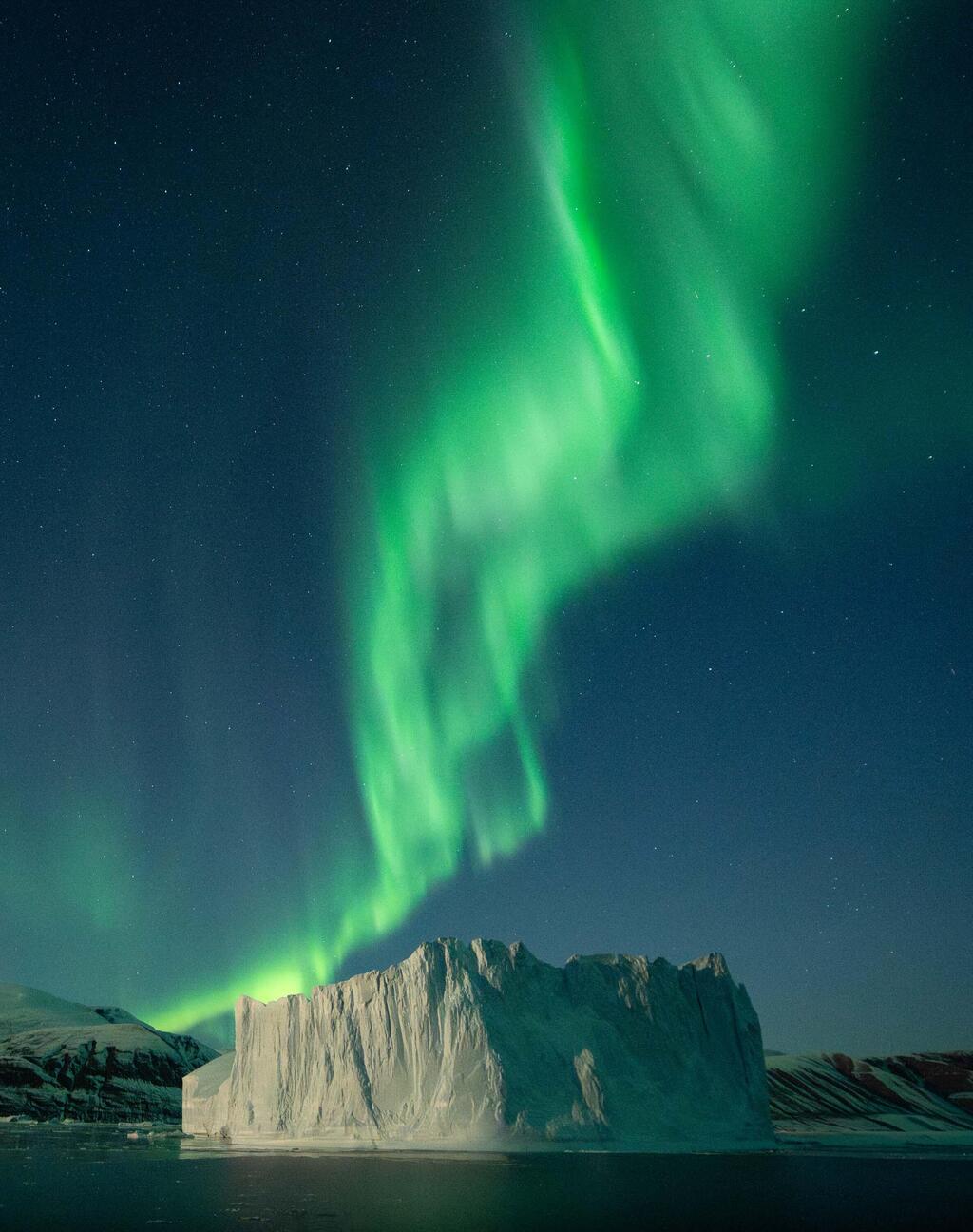 Twisting Turn – Scoresbysund, Greenland (Virgil Reglioni / The 2025 Northern Lights photographer of the year) צילומי הזוהר הצפוני היפים בעולם