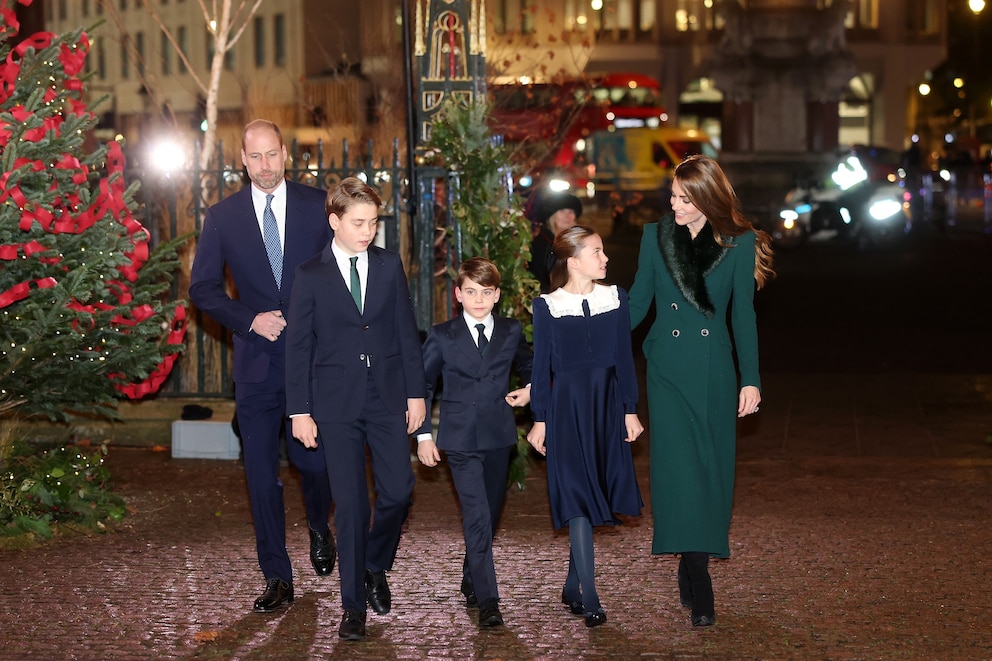 PHOTO: Prince William, Prince of Wales, Prince George of Wales, Prince Louis of Wales, Princess Charlotte of Wales and Catherine, Princess of Wales attend the 'Together At Christmas' Carol Service at Westminster Abbey on Dec. 05, 2025 in London, England.