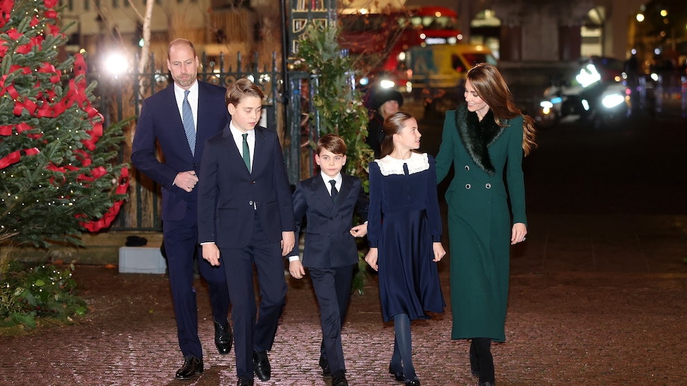 Prince William, Kate share Christmas message and new photo with George, Charlotte and Louis