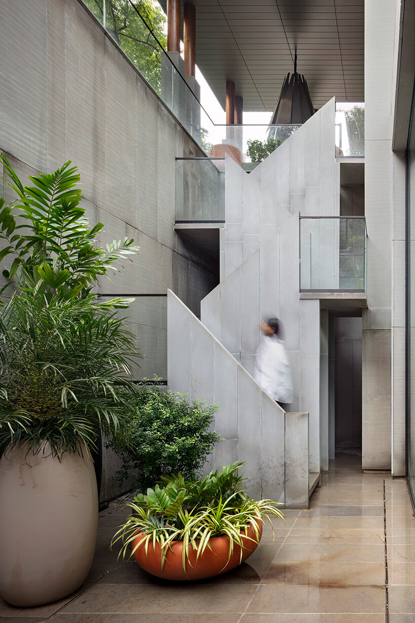 urbanscape architects materializes feeling of home in civil line residence, new delhi