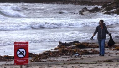 100,000-gallon sewage spill closes L.A. County beach