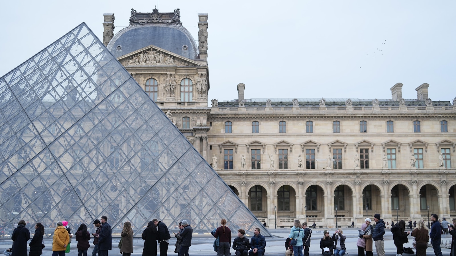 Louvre reopens fully after staff vote to suspend strike