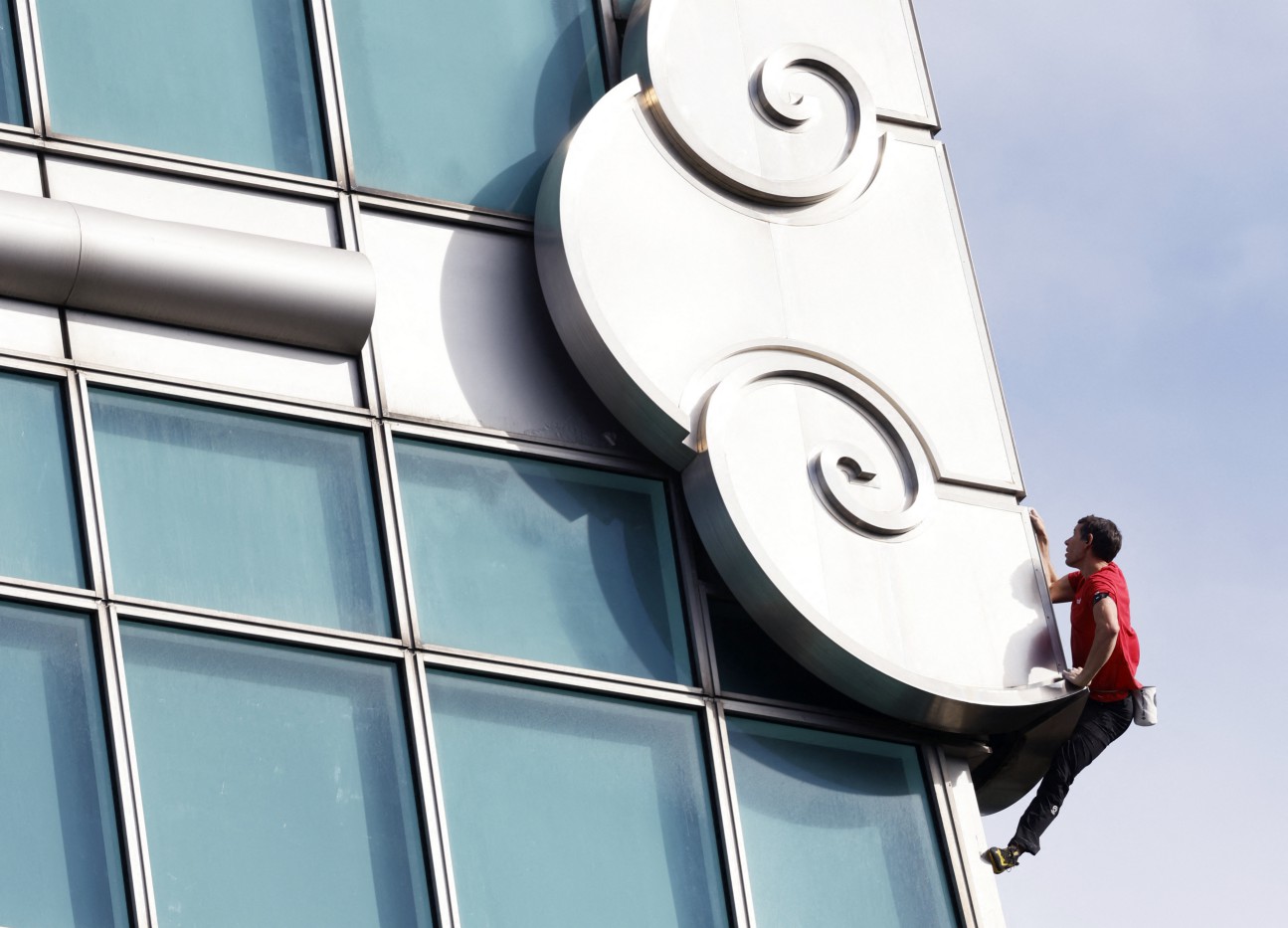 Climber Alex Honnold free soloing Taipei 101 Skyscraper.