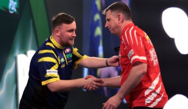 Littler wins over crowd by cruising past Ratajski