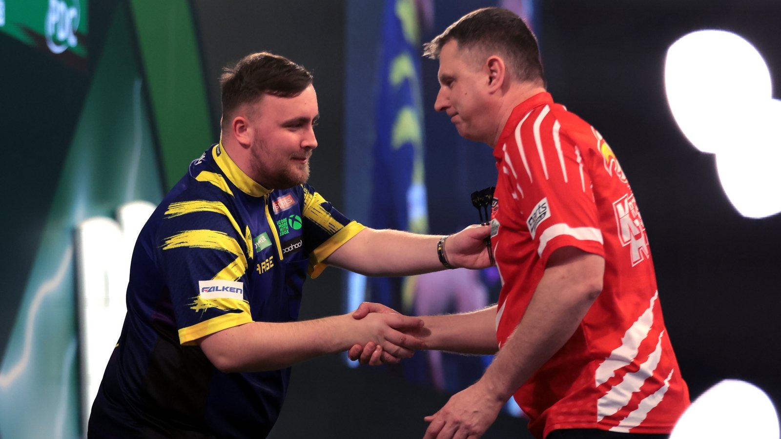 Littler wins over crowd by cruising past Ratajski