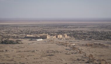 US announces 'large-scale' strikes against IS in Syria