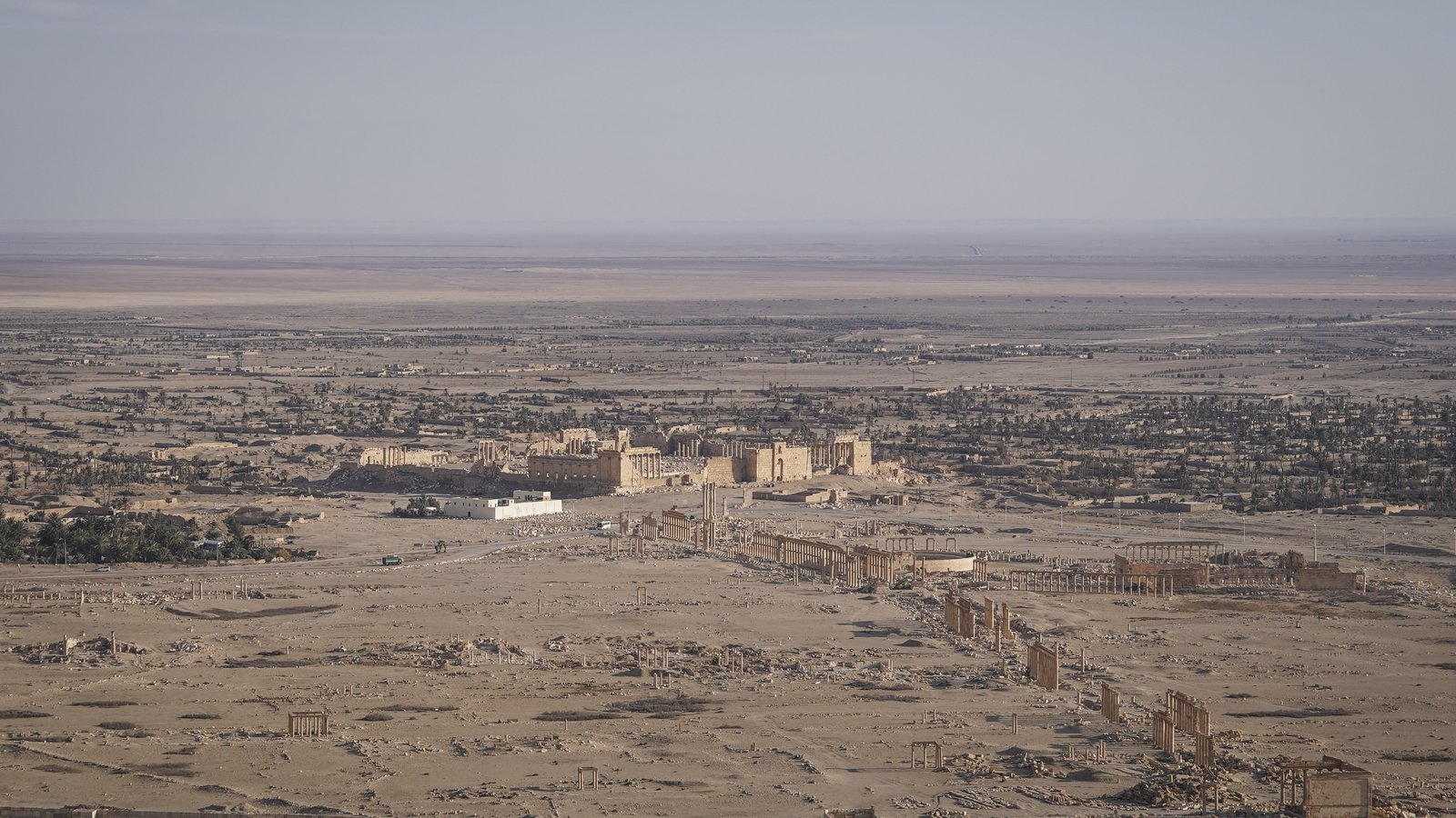 US announces 'large-scale' strikes against IS in Syria