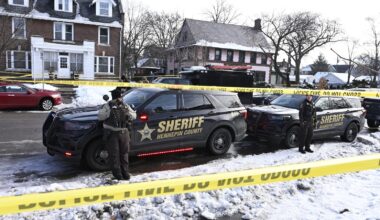 Mayor demands ICE leaves Minneapolis after fatal shooting