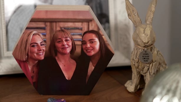 Kirsty Ward plus mother and sister Zoe