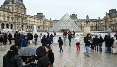 Louvre fare hikes for non-European tourists spark outcry