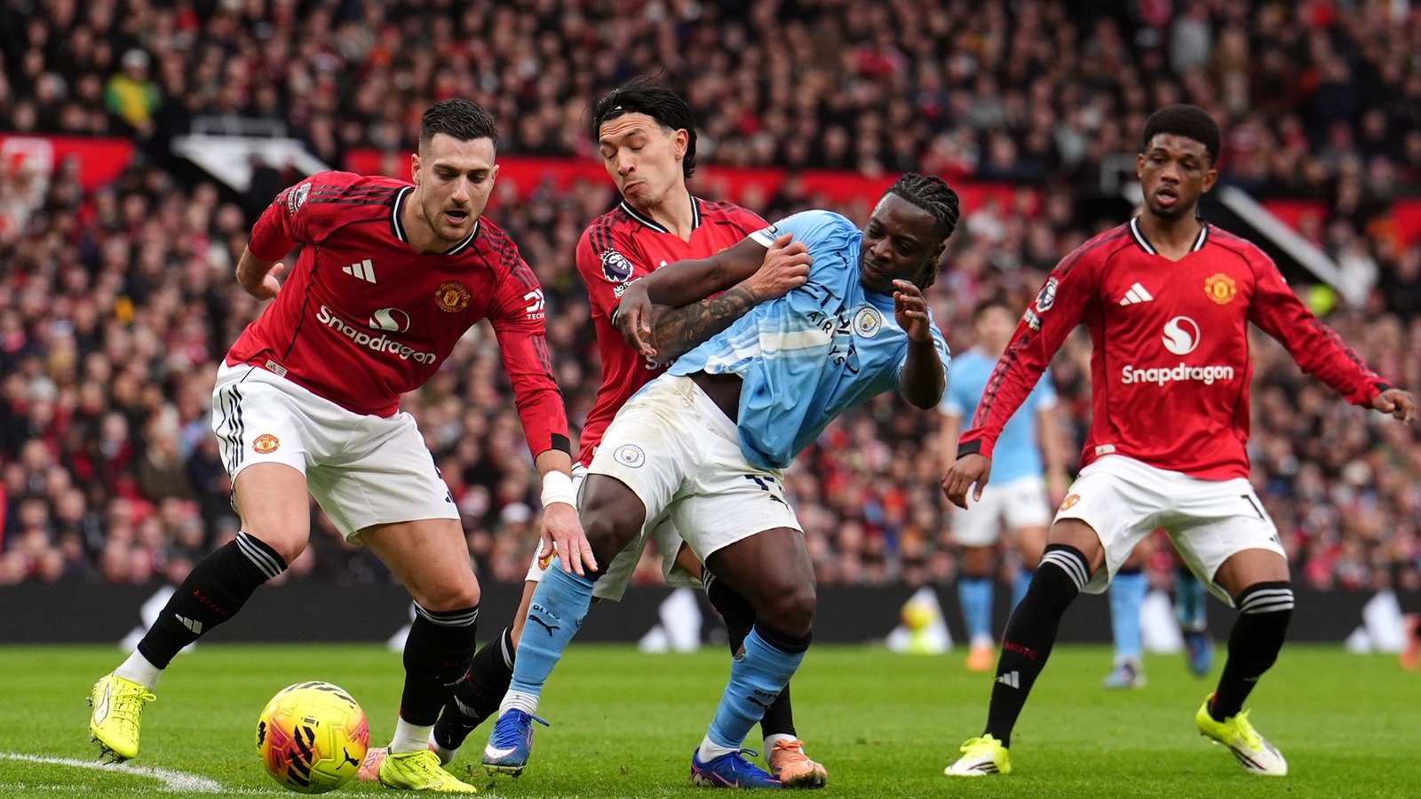 Manchester United v Man City updates