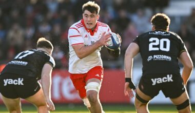 Ireland hopeful Gleeson signs new deal with Munster