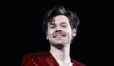 Styles reenacts Dirty Dancing lift in new music video