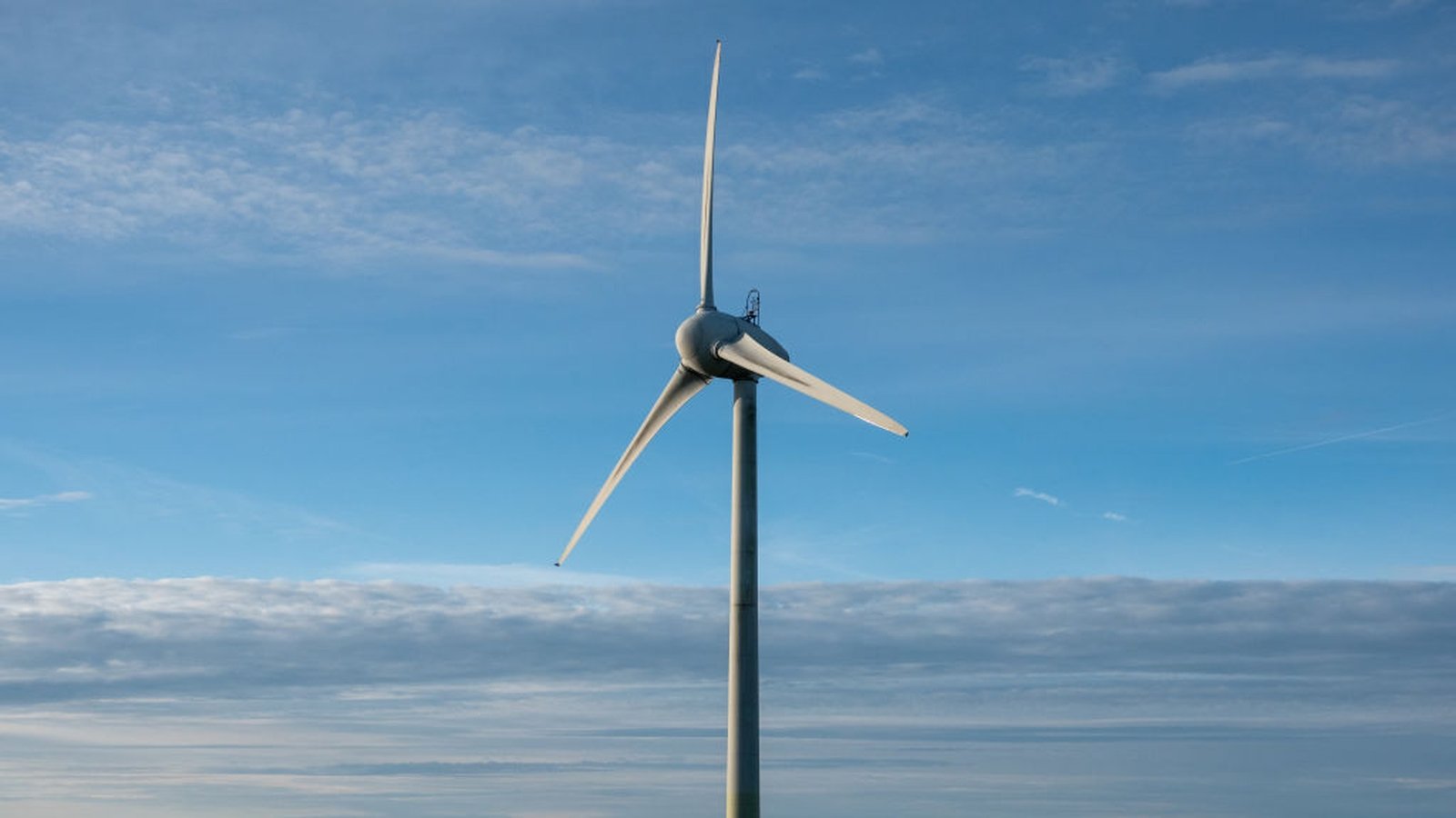 Wind and solar overtake fossil fuels in EU power supply