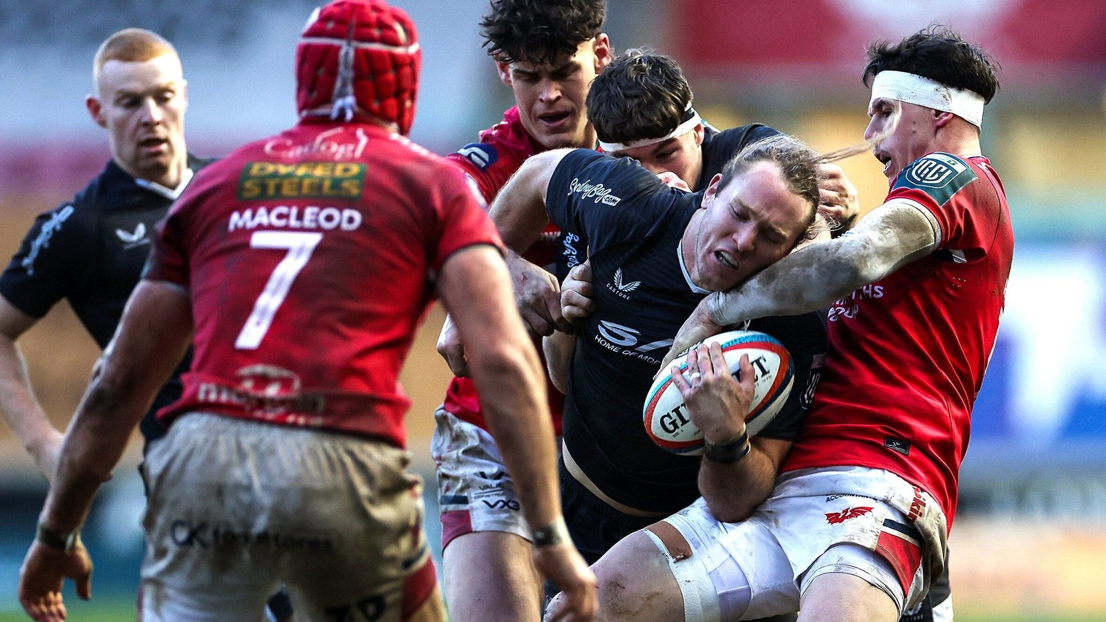 Scarlets strike at death to down Ulster