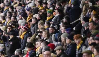 Cheltenham finale run in near darkness after delay