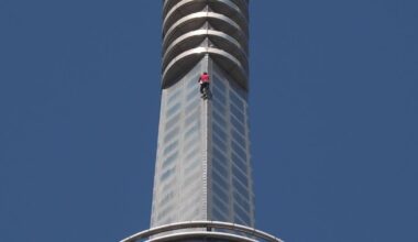 US free-climber scales Taiwan's tallest building