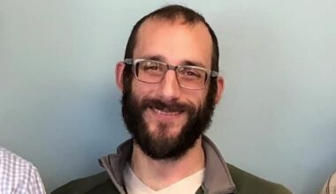 Man shot dead in Minneapolis was veteran's hospital nurse