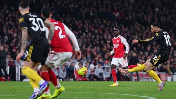 LONDON, ENGLAND - JANUARY 25: Matheus Cunha of Manchester United scores their 3rd goal during the Premier League match between Arsenal and Manchester United at Emirates Stadium on January 25, 2026 in London, England. (Photo by Marc Atkins/Getty Images)