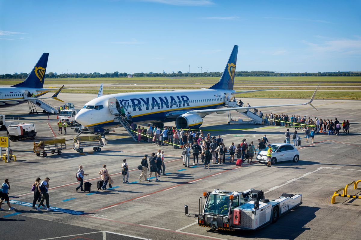 Passengers boarding a Ryanair flight (stock)