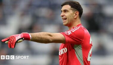 Emiliano Martinez holds out his arm