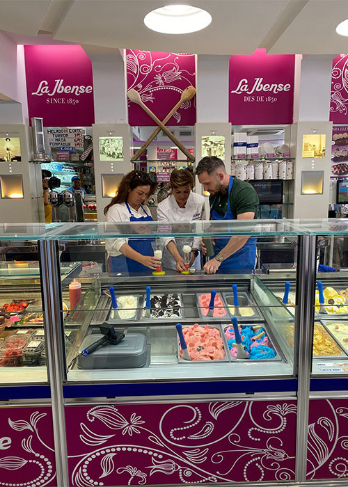 Fiona O'Carroll and Johnny Ward, High Road Low Road. Pic: RTÉ One