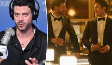 'Heated Rivalry' star François Arnaud unfollows cast on social media