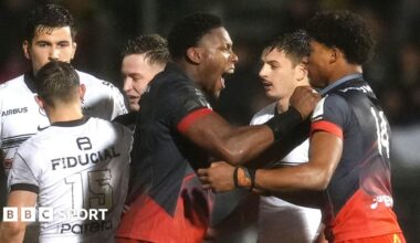 Rotimi Segun speeds over for a Saracens try