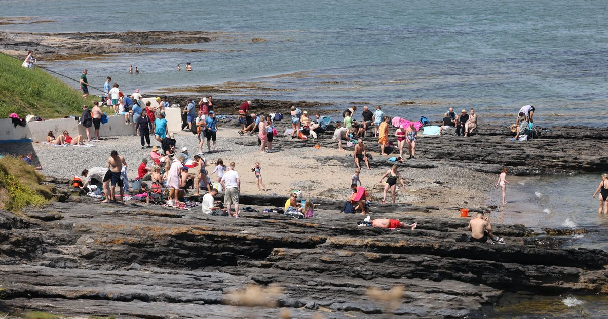 People enjoy the warm weather in St Stephen's Green, Dublin
