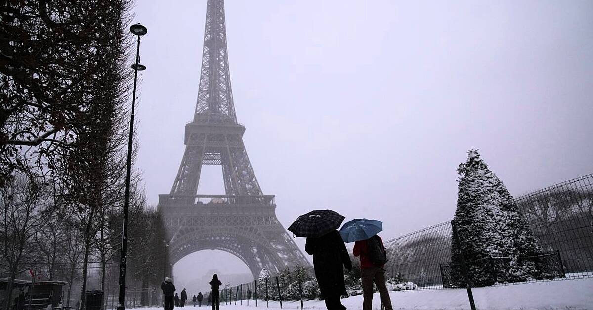 Hundreds of passengers stranded as snow and ice disrupt travel across Europe