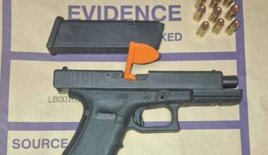 Three teens and woman (30s) arrested as gardaí seize Glock 17 and €25k of cocaine in Ballyfermot raid