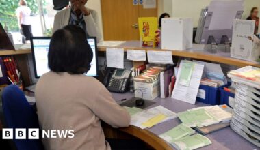 Vaccination and screening 'could end cervical cancer'