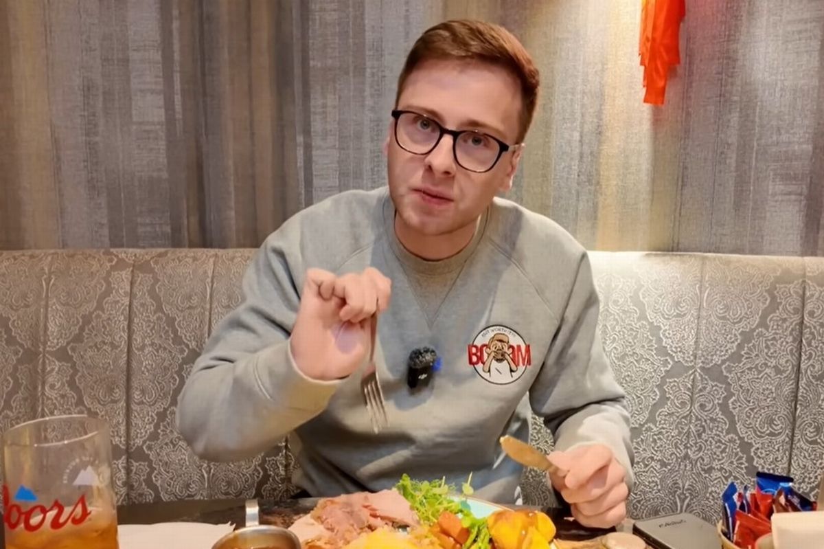 Paul eating a carvery dinner 