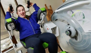 Chloë finds a hobby: I want to look like Shakira but the weighted ab machine feels like I’m being caught in a meat grinder