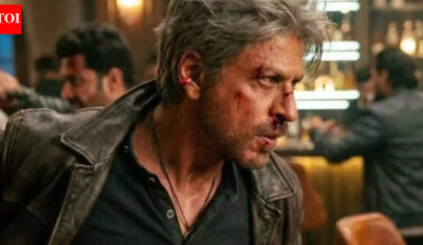 Shah Rukh Khan embraces his gangster era; spotted with neck tattoos for 'King' movie﻿ - PICS﻿﻿ |