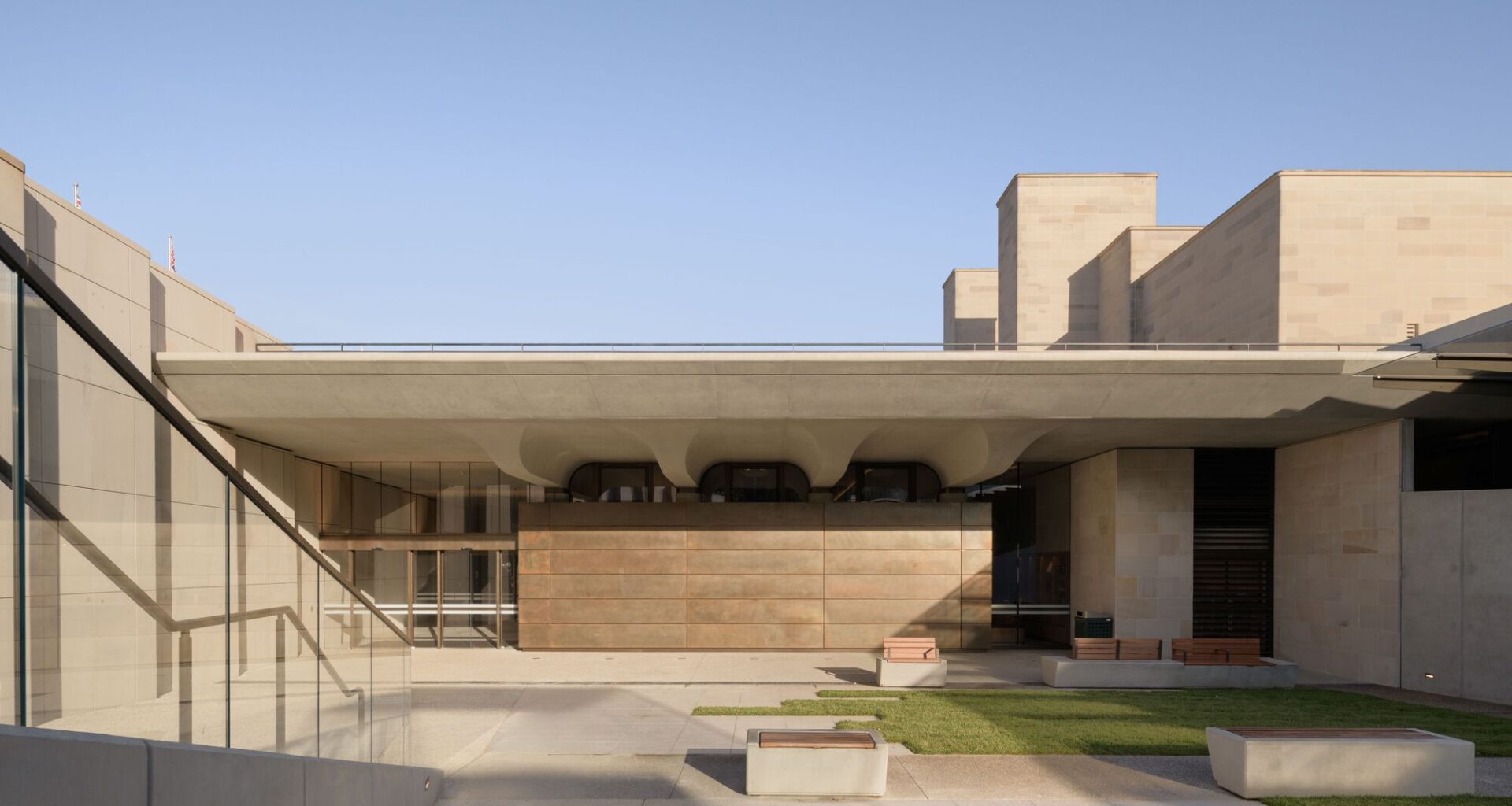 Australian War Memorial Southern Entrance and Parade Ground / Studio.SC