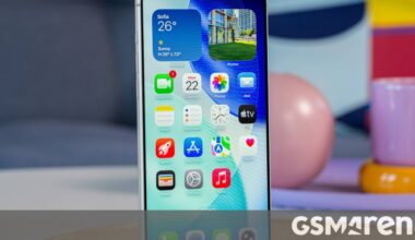 Samsung is saving its best displays for iPhones, not Galaxies