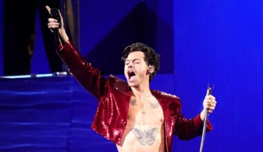 Harry Styles reenacts Dirty Dancing lift in newly released music video