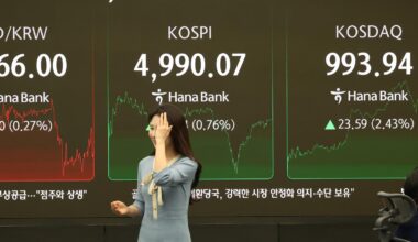 The left side of an electronic trading board at Hana Bank headquarters in central Seoul shows the Korean currency trading at 1,466 won per dollar after onshore trading, Friday. It improved by 4.1 won to close at 1,465.8 won per dollar. Yonhap