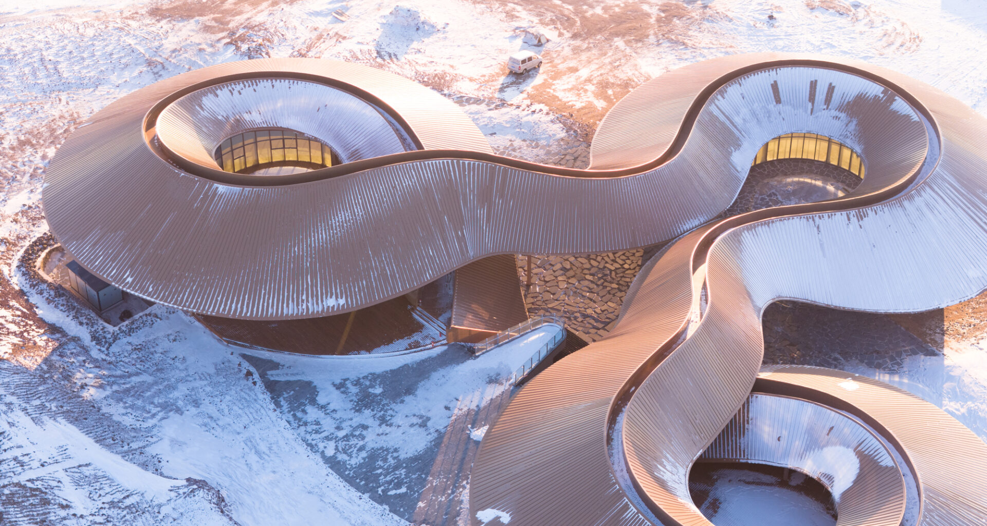 Volcano-In Visitor Center / PLAT ASIA