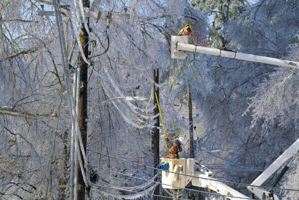 A lineman works to restore power in Oxford, Miss. on Monday, Jan. 26, 2026, following a weekend ice storm. (AP Photo/Bruce Newman)