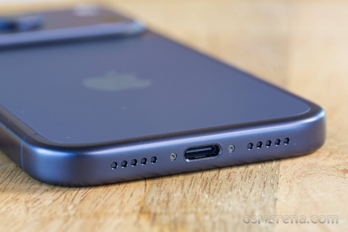 Apple faces pressure as Samsung hikes up DRAM prices