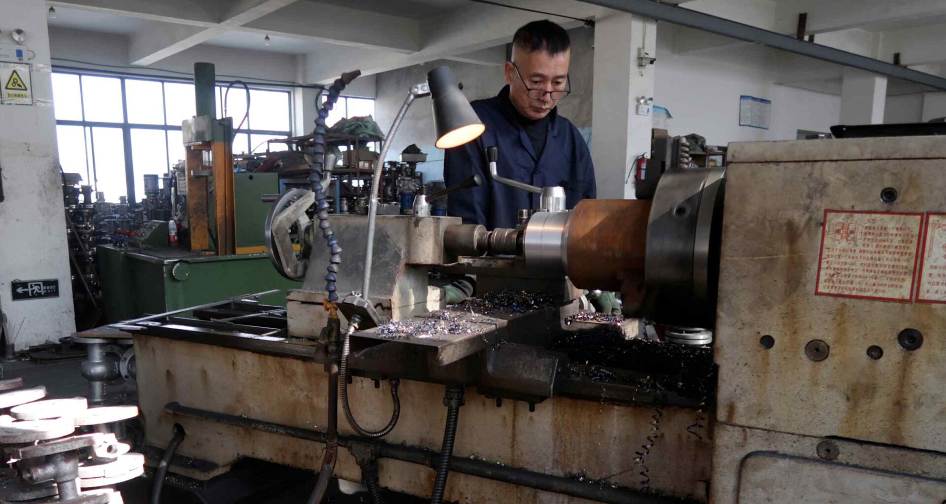China's manufacturing PMI drops back into contraction as weak demand drags